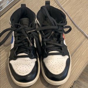Boys Nike Jordan’s sz 12
